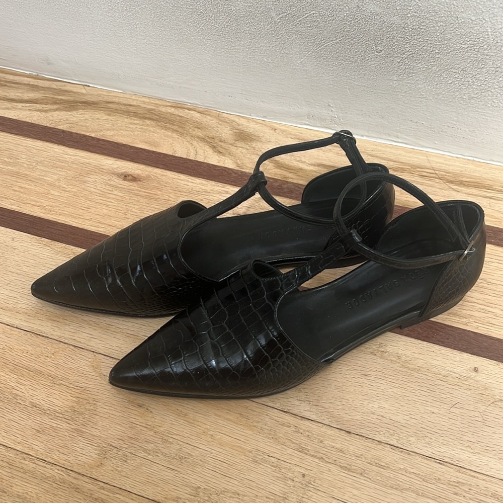 Freda Salvador T-Strap Snake Tulip Flats Size 8.5